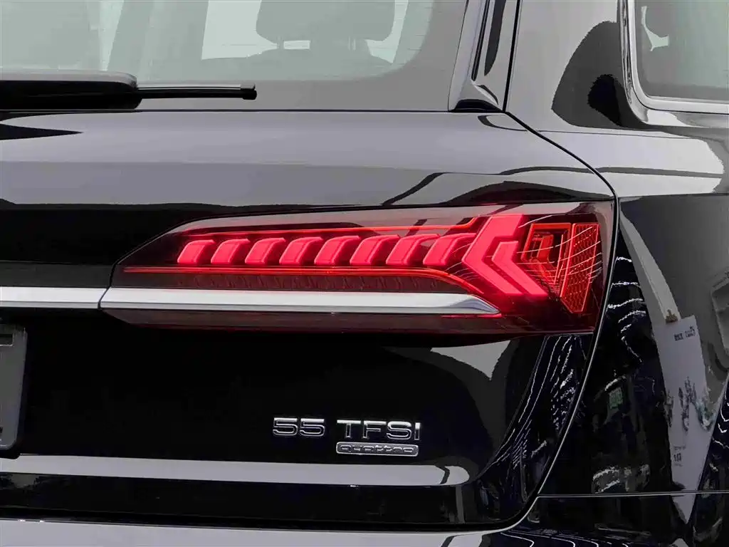 Audi Q7 2023 55 TFSI quattro S line sports купить на сайте DeffCars