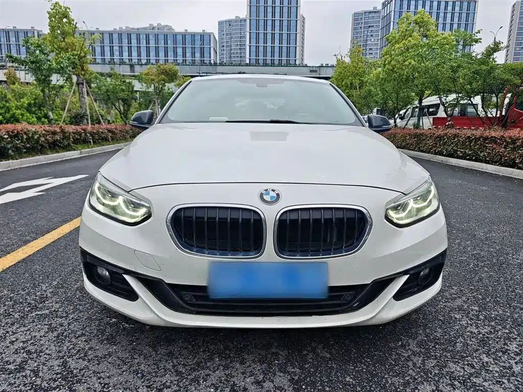 BMW 1 Series 2018 facelift 118i design package купить на сайте DeffCars