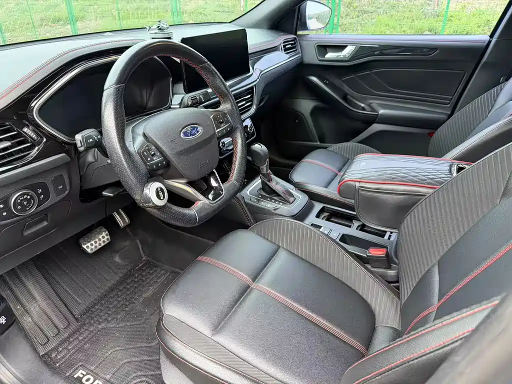 Focus 2022 Sedan EcoBoost 180 Automatic ST Line купить на сайте DeffCars