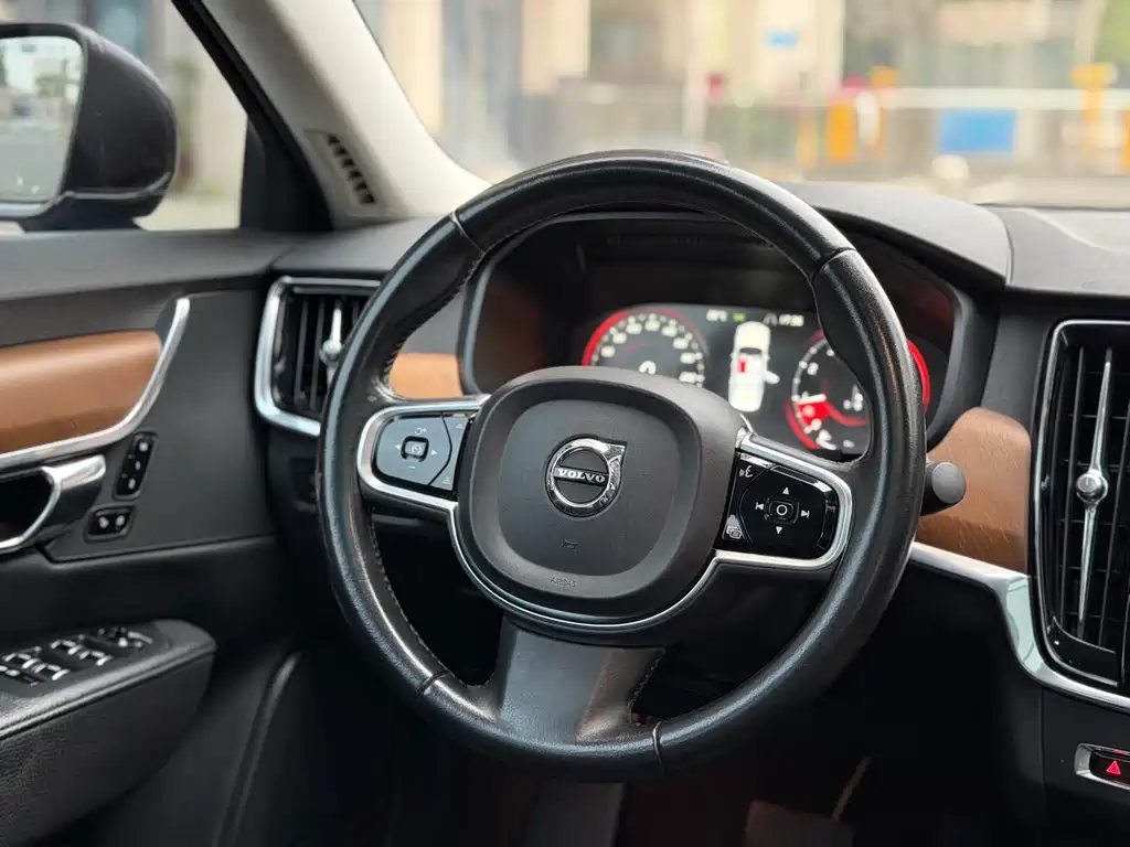 Volvo S90 2017 T5 Zhiya Edition купить на сайте DeffCars