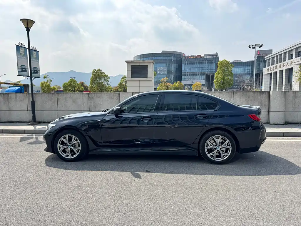 BMW i3 2022 eDrive 35 L купить на сайте DeffCars