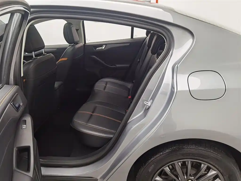 Focus 2022 sedan EcoBoost 180 automatic racing version купить на сайте DeffCars
