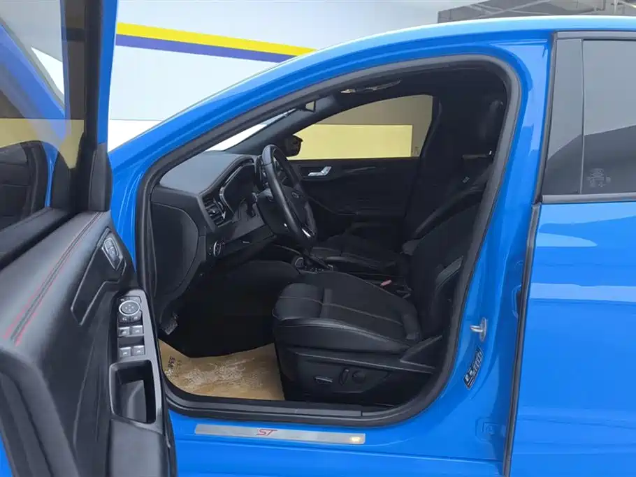 Focus 2022 Sedan EcoBoost 180 Automatic ST Line купить на сайте DeffCars