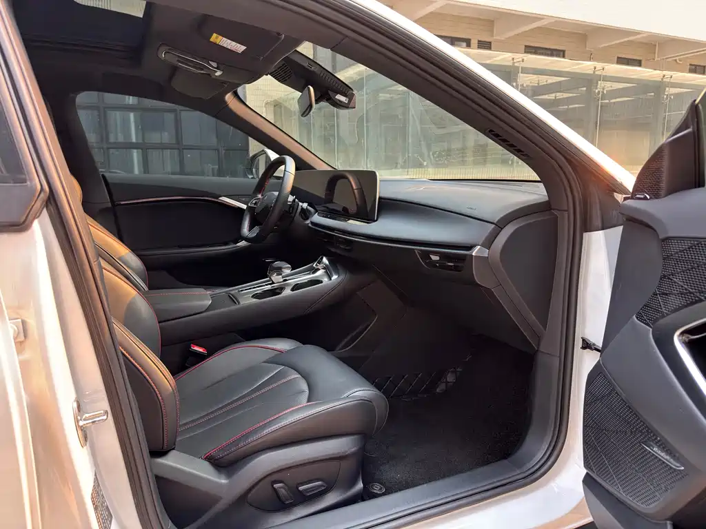 MG7 2023 2.0T Automatic Beauty Hunting Exclusive Edition купить на сайте DeffCars