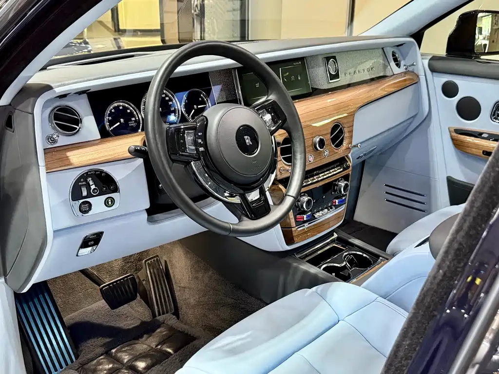 Phantom 2018 6.7T long wheelbase version купить на сайте DeffCars