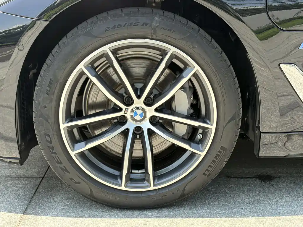 BMW 5 Series New Energy 2021 Model 535Le M Sports Package купить на сайте DeffCars