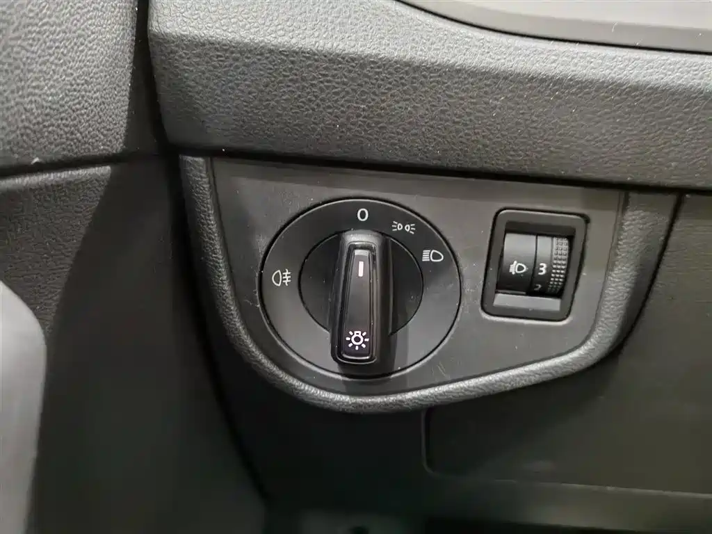 Polo 2019 Plus 1.5L Automatic Panoramic Enjoyment Edition купить на сайте DeffCars