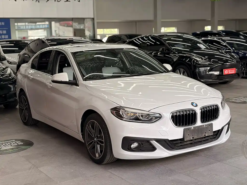 BMW 1 Series 2018 facelift 118i design package купить на сайте DeffCars