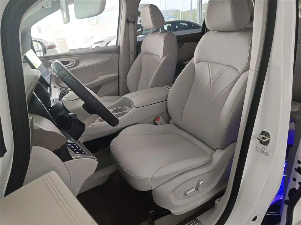 Roewe iMAX8 New Energy 2025 1.5T DMH Lu Zun Premium Edition купить на сайте DeffCars