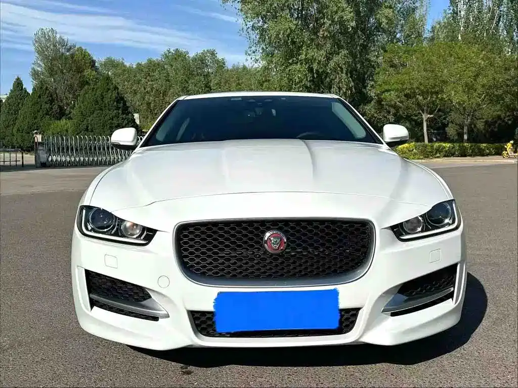 Jaguar XE 2017 2.0T 200PS R-Sport купить на сайте DeffCars