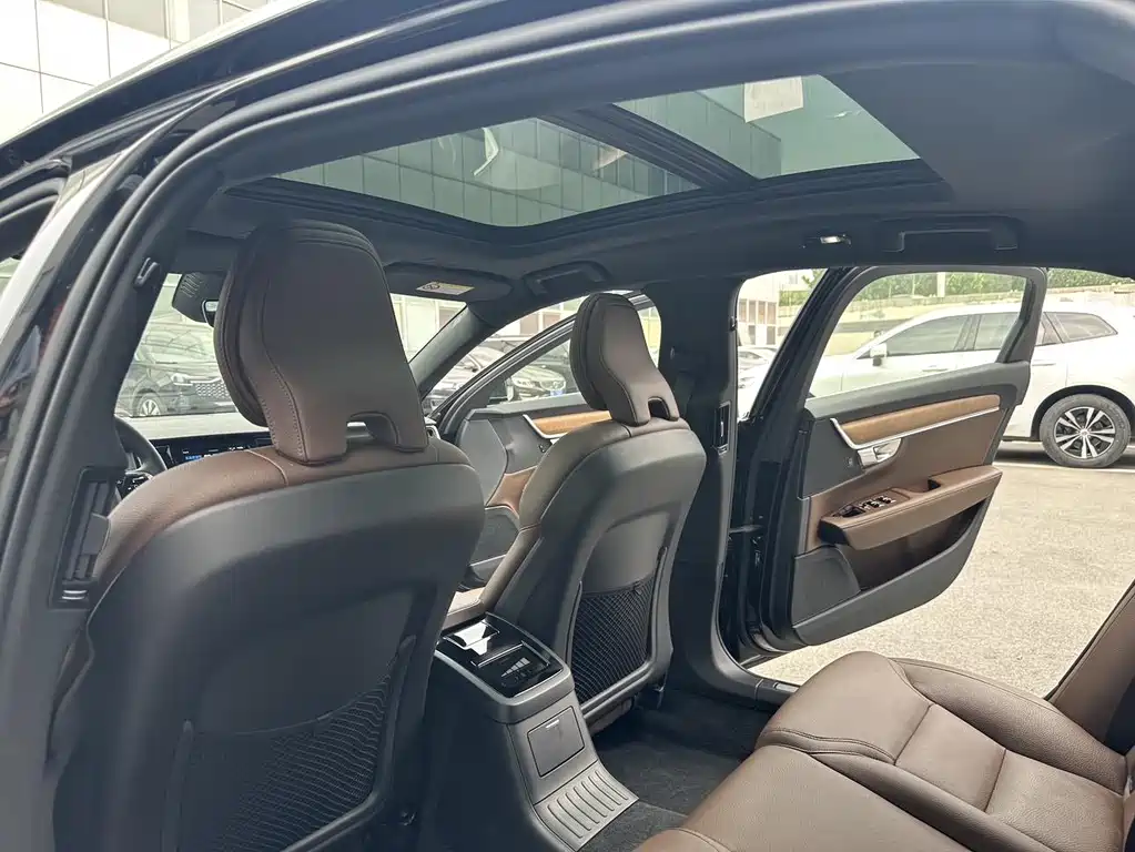 Volvo S90 plug-in hybrid 2024 plug-in hybrid four-wheel drive long range Zhiyi luxury version купить на сайте DeffCars