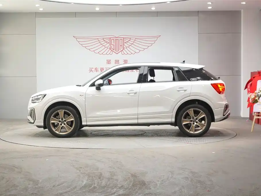Audi Q2L 2024 35TFSI fashionable and dynamic купить на сайте DeffCars