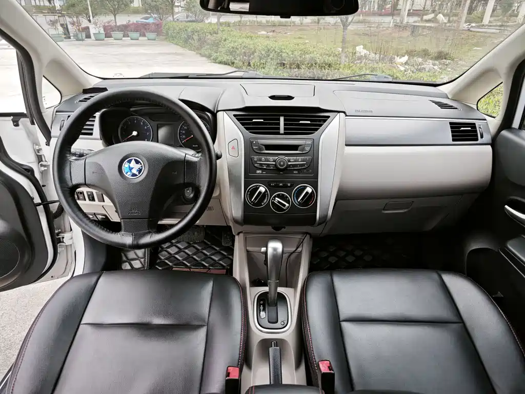 Venucia R50 2015 1.6L automatic fashion version купить на сайте DeffCars