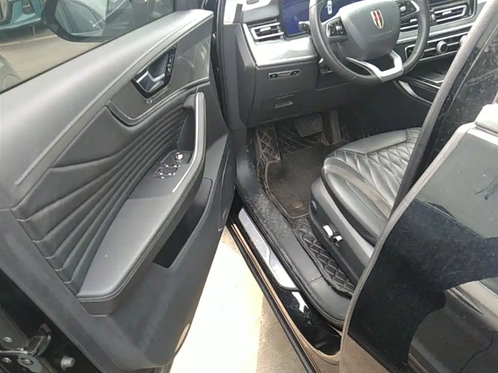 Hongqi HS5 2023 2.0T Qixiang Pro version купить на сайте DeffCars