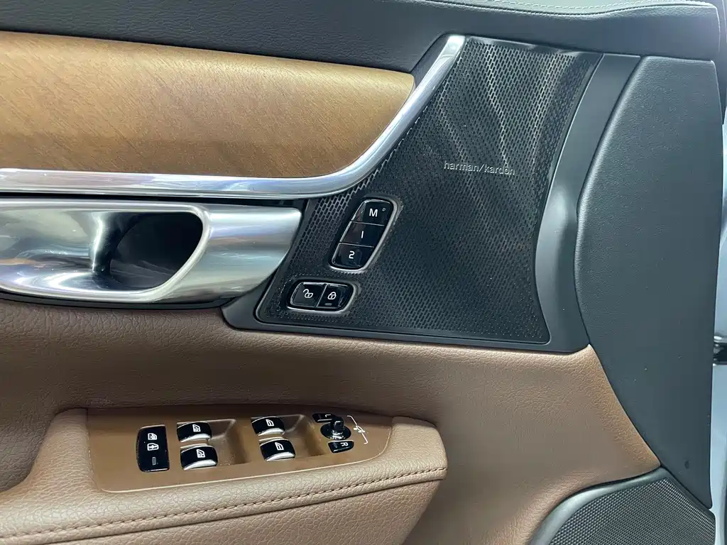 Volvo S90 2020 T5 Zhiyuan Luxury Edition купить на сайте DeffCars