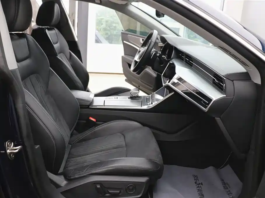 Audi A7L 2024 45TFSI S-line Dream Building Liquid Crystal Package купить на сайте DeffCars