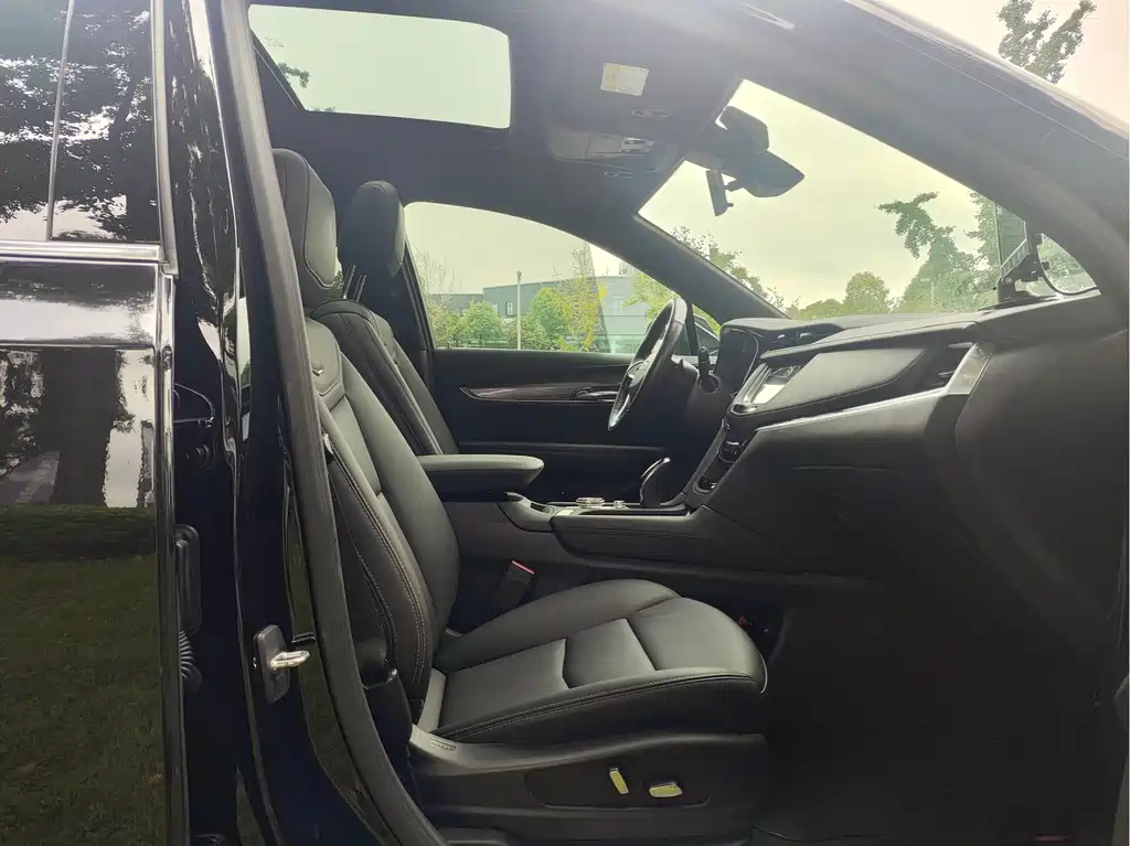 Cadillac XT6 2021 28T six-seat four-wheel drive stylish model купить на сайте DeffCars