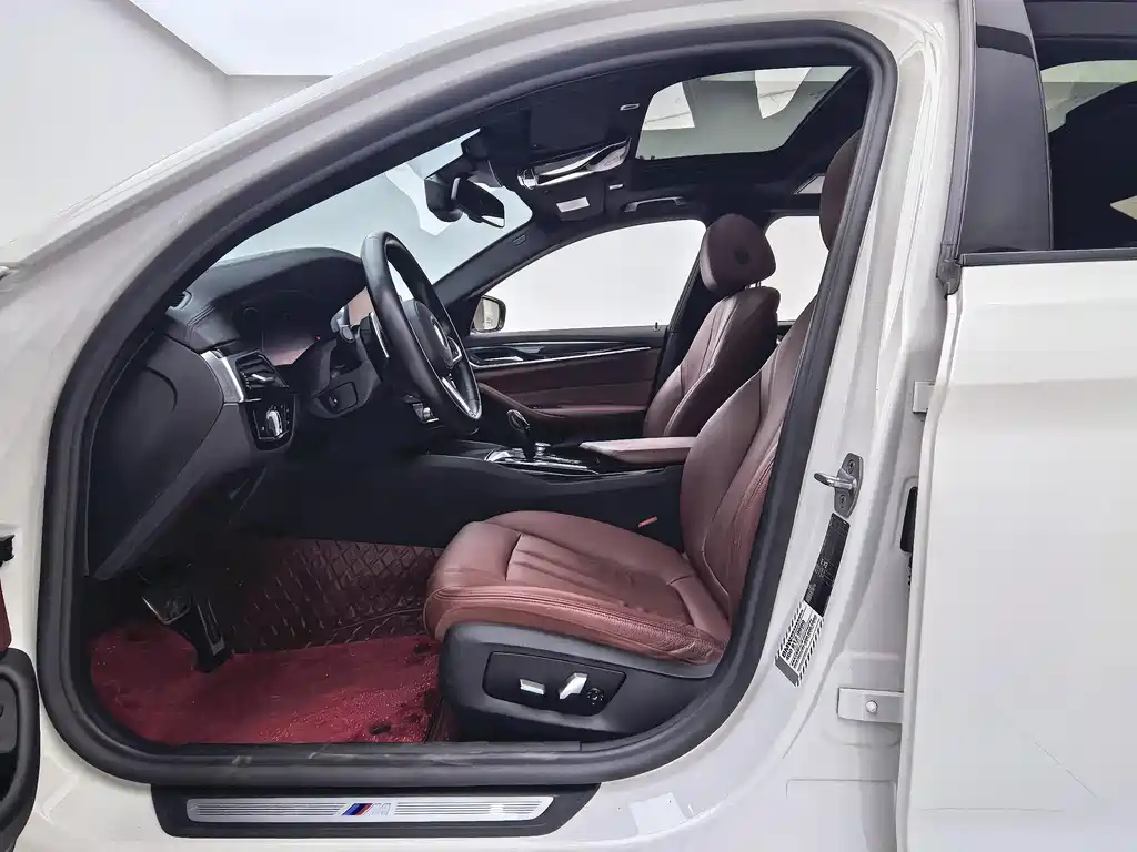 BMW 5 Series 2019 facelift 530Li leading M sports package купить на сайте DeffCars