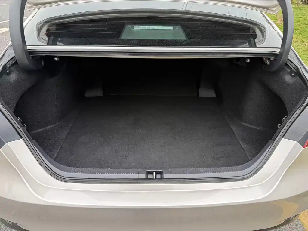 Camry 2021 2.0G Deluxe Edition купить на сайте DeffCars