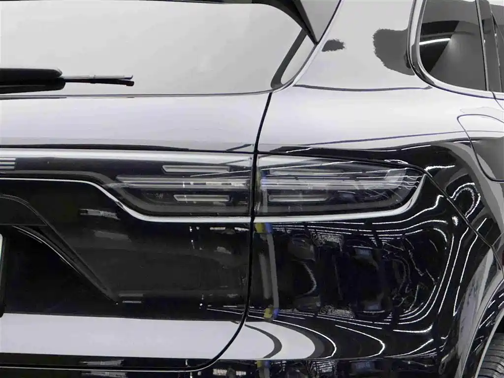 Cayenne New Energy 2023 Cayenne E-Hybrid 2.0T Platinum Edition купить на сайте DeffCars