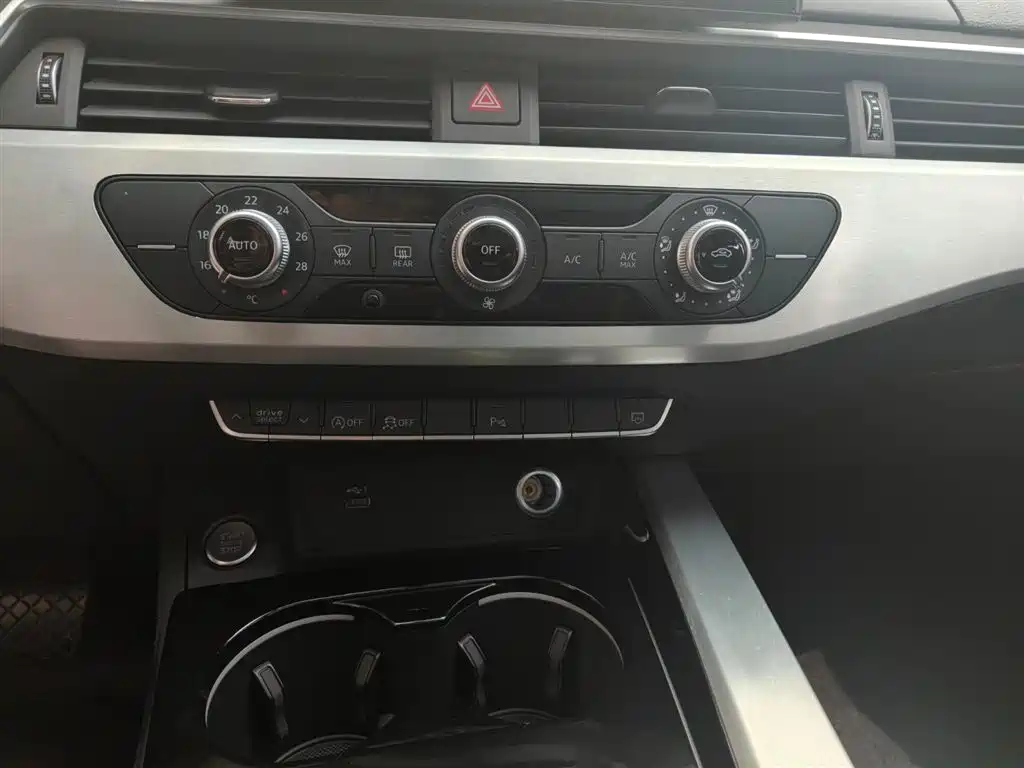 Audi A4L 2024 40 TFSI Fashionable and Dynamic купить на сайте DeffCars