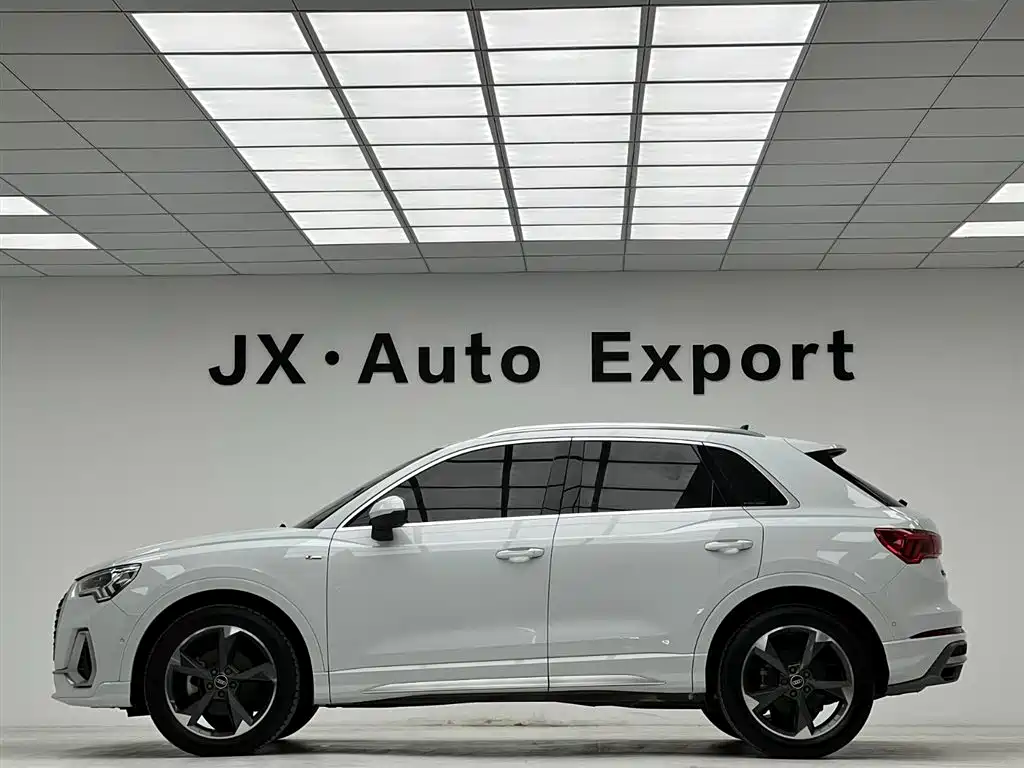 Audi Q3 2022 35 TFSI Fashionable and Dynamic купить на сайте DeffCars