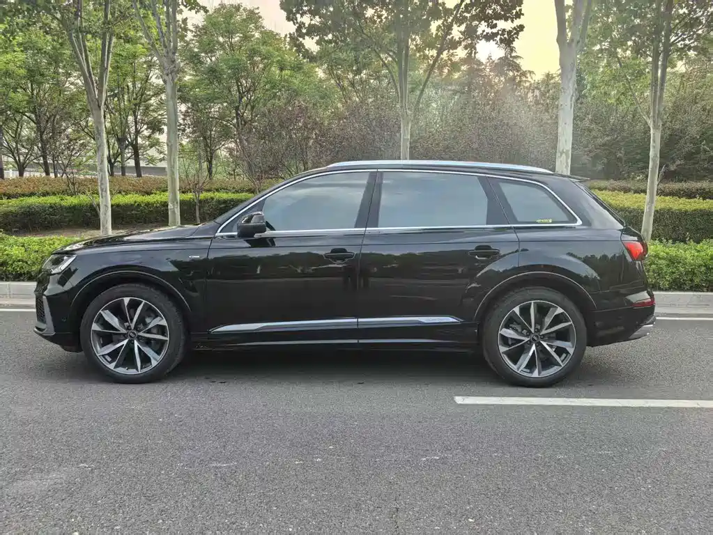 Audi Q7 2022 55 TFSI quattro S line sports купить на сайте DeffCars