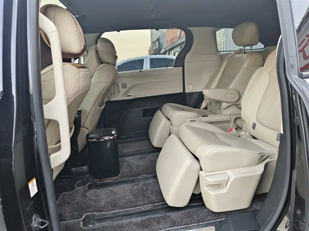 SIENNA 2023 2.5L Hybrid Premium Edition купить на сайте DeffCars