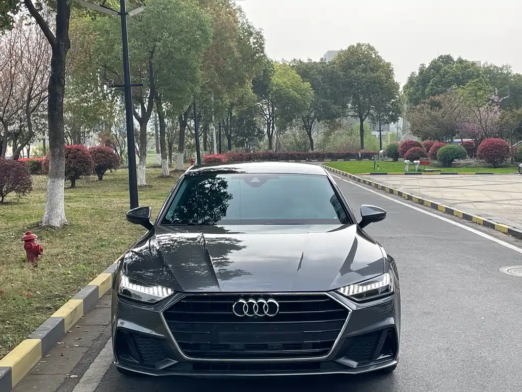 Audi A7 2023 45 TFSI Premium Selection купить на сайте DeffCars