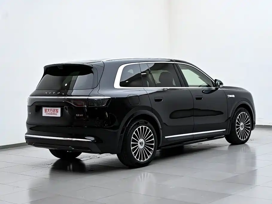 Wenjie M8 2025 extended range Ultra version 53.4kWh 6-seat version 192-line lidar) купить на сайте DeffCars