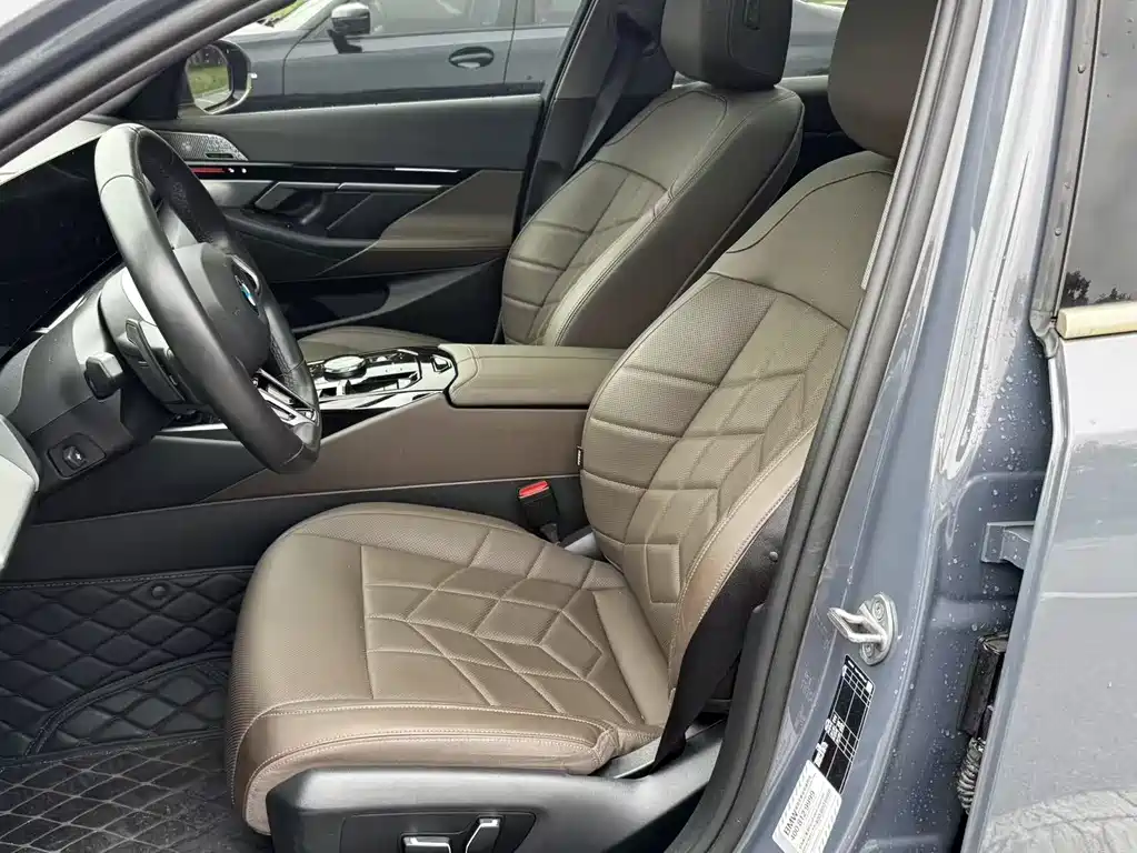 BMW 5 Series 2024 525Li M Sports Package купить на сайте DeffCars