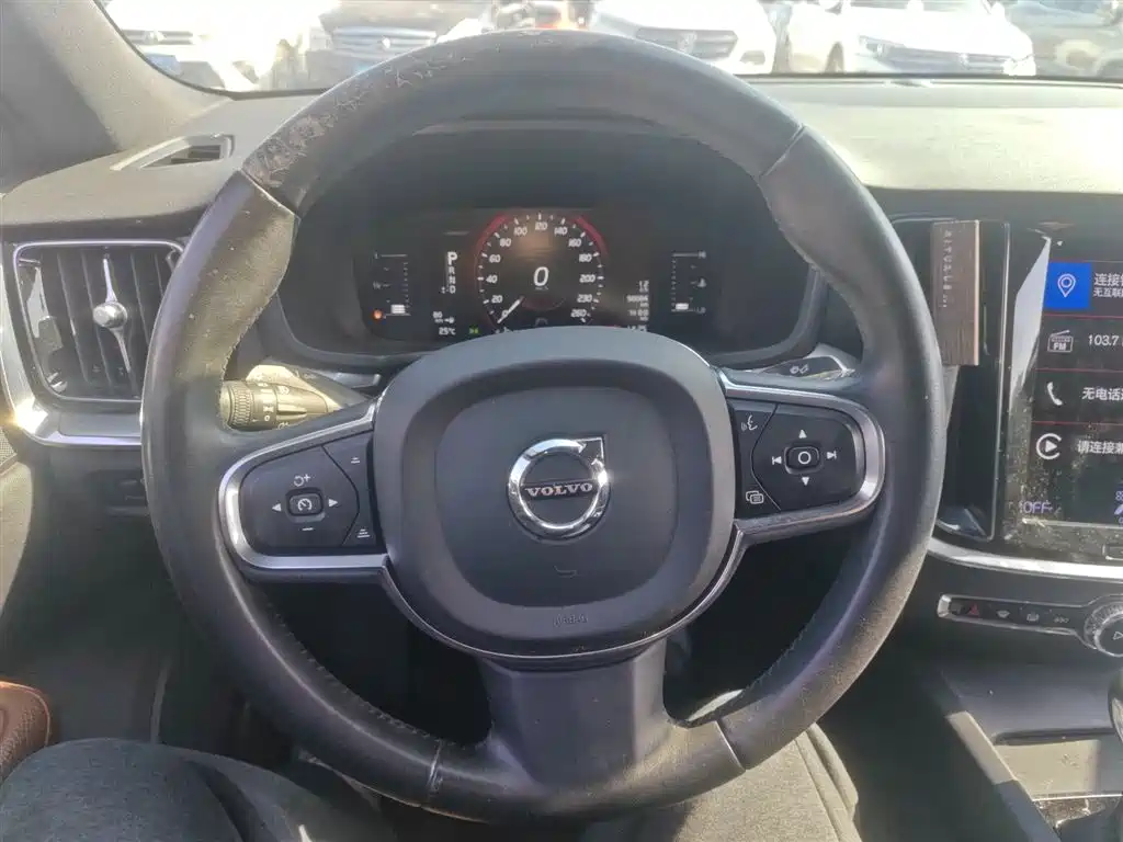 Volvo S60 2020 T4 Zhiyi Luxury Edition купить на сайте DeffCars