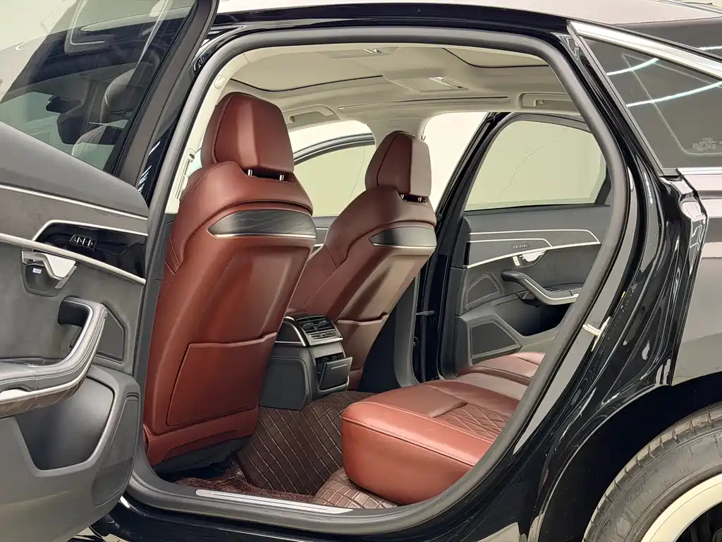 Audi A8 2023 A8L 50 TFSI quattro Premium Selection купить на сайте DeffCars