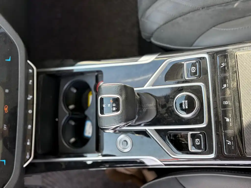 Hongqi HS5 2022 2.0T Zhilian Qiling four-wheel drive version купить на сайте DeffCars