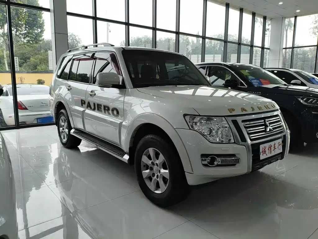 Pajero imported 2019 3.0L automatic premium version купить на сайте DeffCars