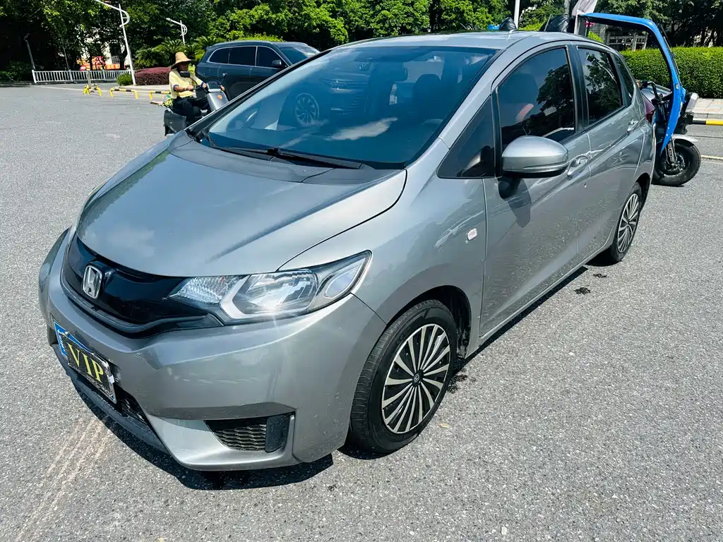 Fit 2016 1.5L LXS CVT comfort sunroof version купить на сайте DeffCars