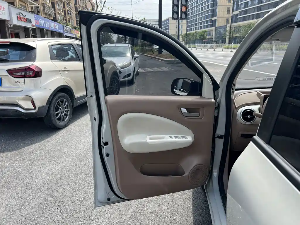 Hongguang MINIEV 2025 fourth generation four-door version advanced model купить на сайте DeffCars