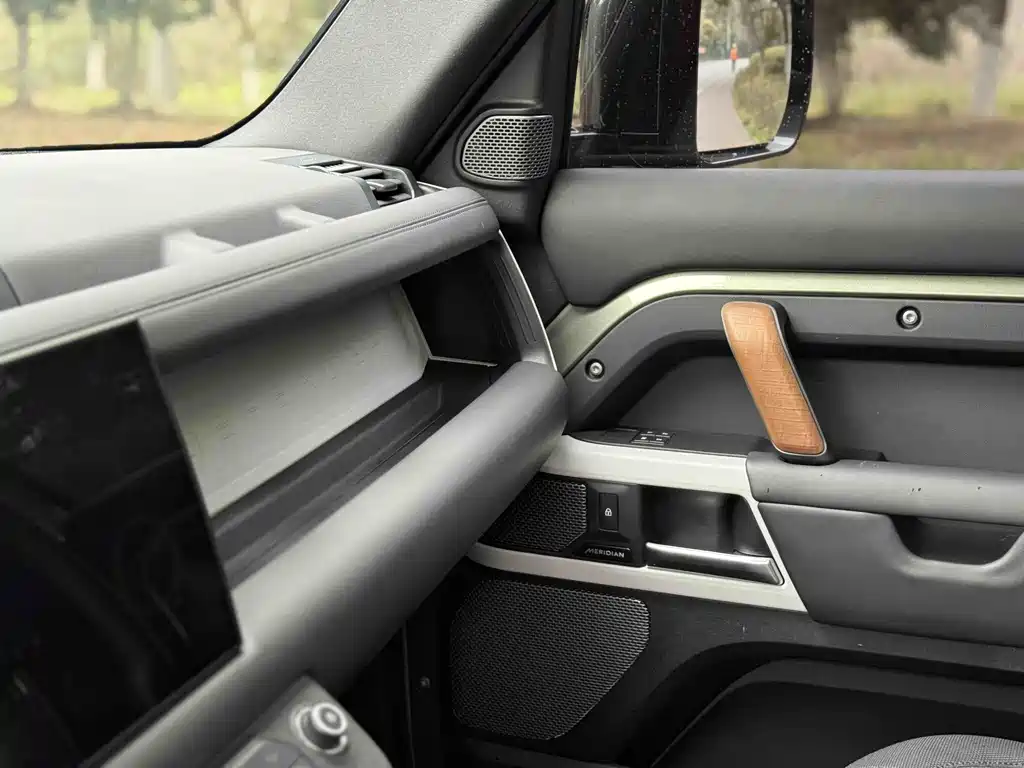 Land Rover Defender 2023 facelift 110 3.0T P400 X-DYNAMIC HSE купить на сайте DeffCars