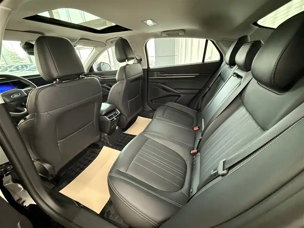 Mondeo 2025 2.0T EcoBoost Luxury купить на сайте DeffCars