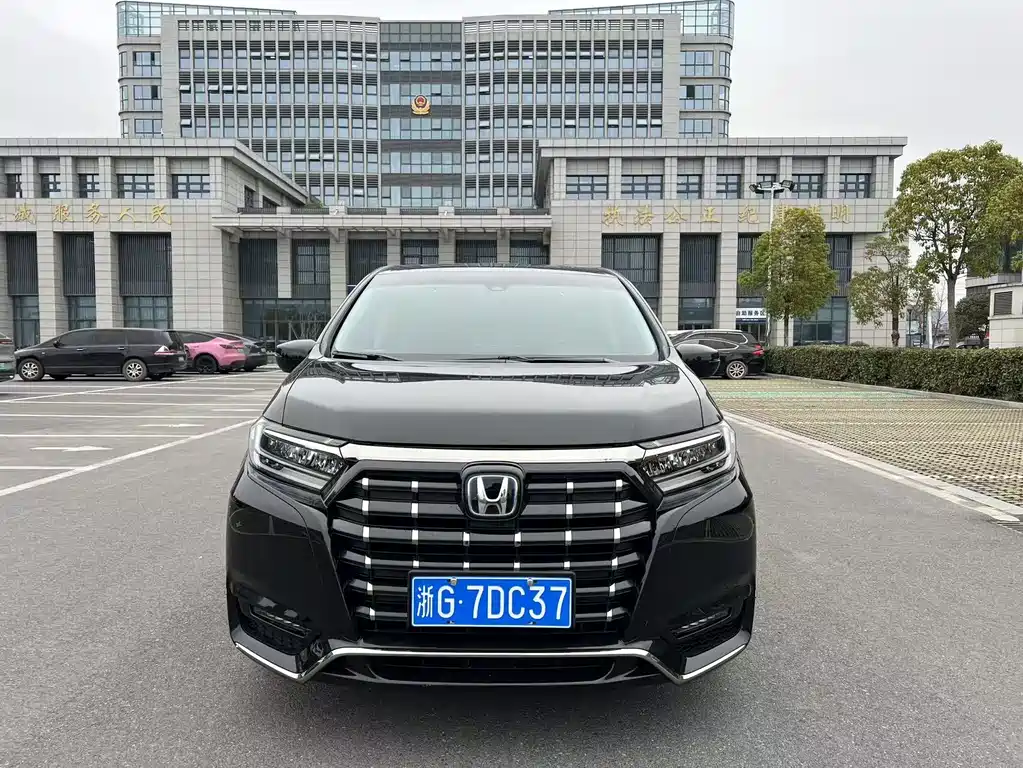 Alison 2022 2.0L e:HEV Deluxe Edition купить на сайте DeffCars