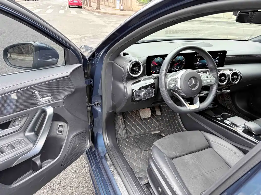 Mercedes-Benz A-Class 2019 A 200 L Sports Sedan купить на сайте DeffCars