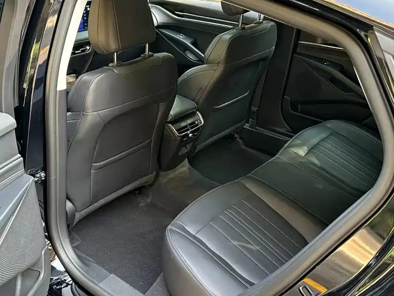 Mondeo 2025 2.0T EcoBoost Luxury купить на сайте DeffCars