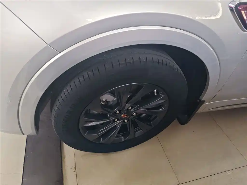 Hongqi HS5 2023 2.0T Qixiang Pro version купить на сайте DeffCars
