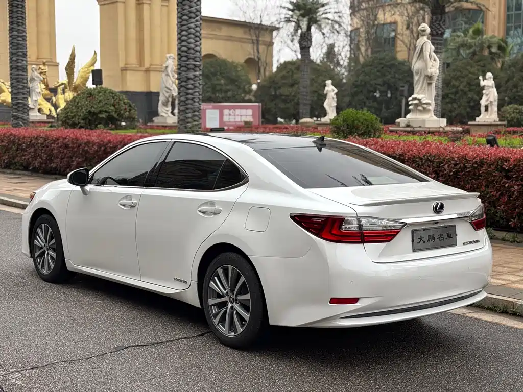 Lexus ES 2015 300h Comfort Edition купить на сайте DeffCars