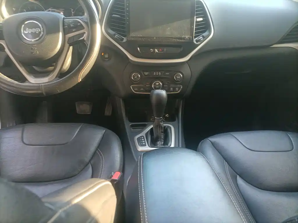 Liberty Light 2017 2.4L Leading Edition купить на сайте DeffCars
