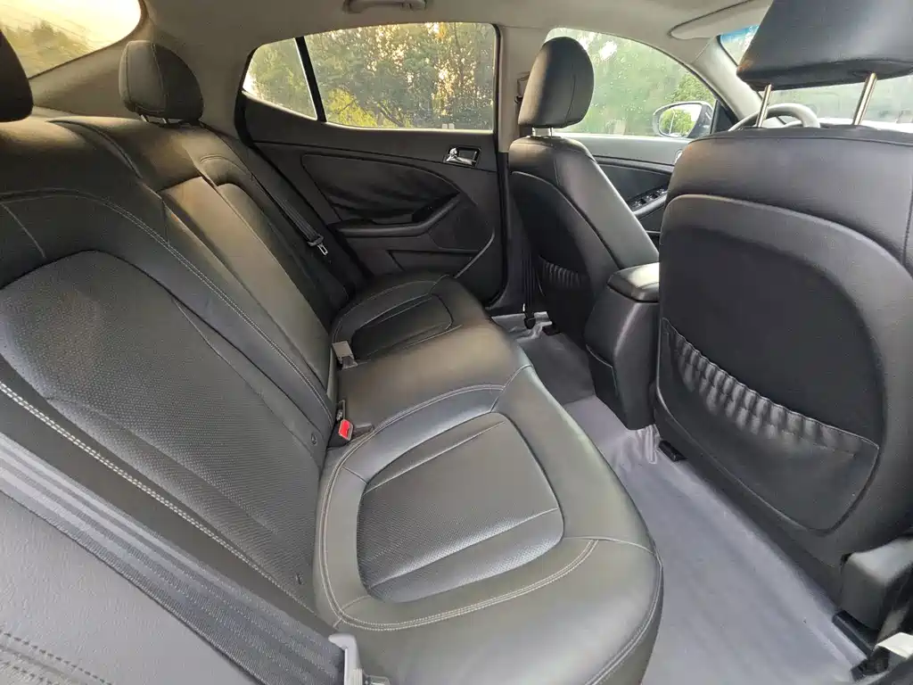 Kia K5 2012 2.0L automatic DLX купить на сайте DeffCars