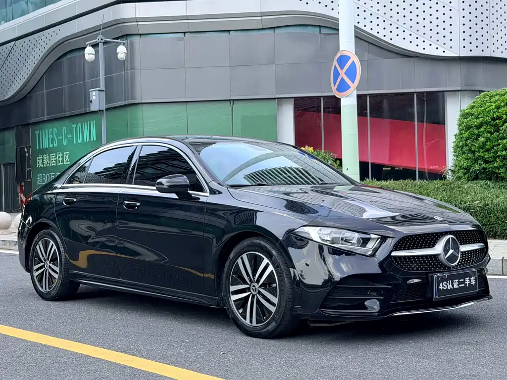 Mercedes-Benz A-Class 2019 A 180 L Sports Sedan купить на сайте DeffCars