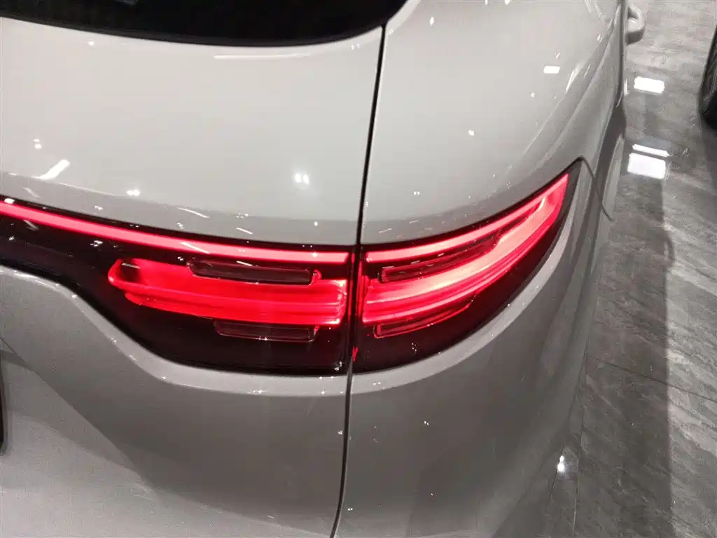 Cayenne New Energy 2021 Cayenne E-Hybrid 2.0T купить на сайте DeffCars