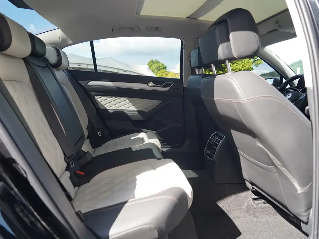Magotan 2025 model facelift public model 330TSI DSG luxury model купить на сайте DeffCars