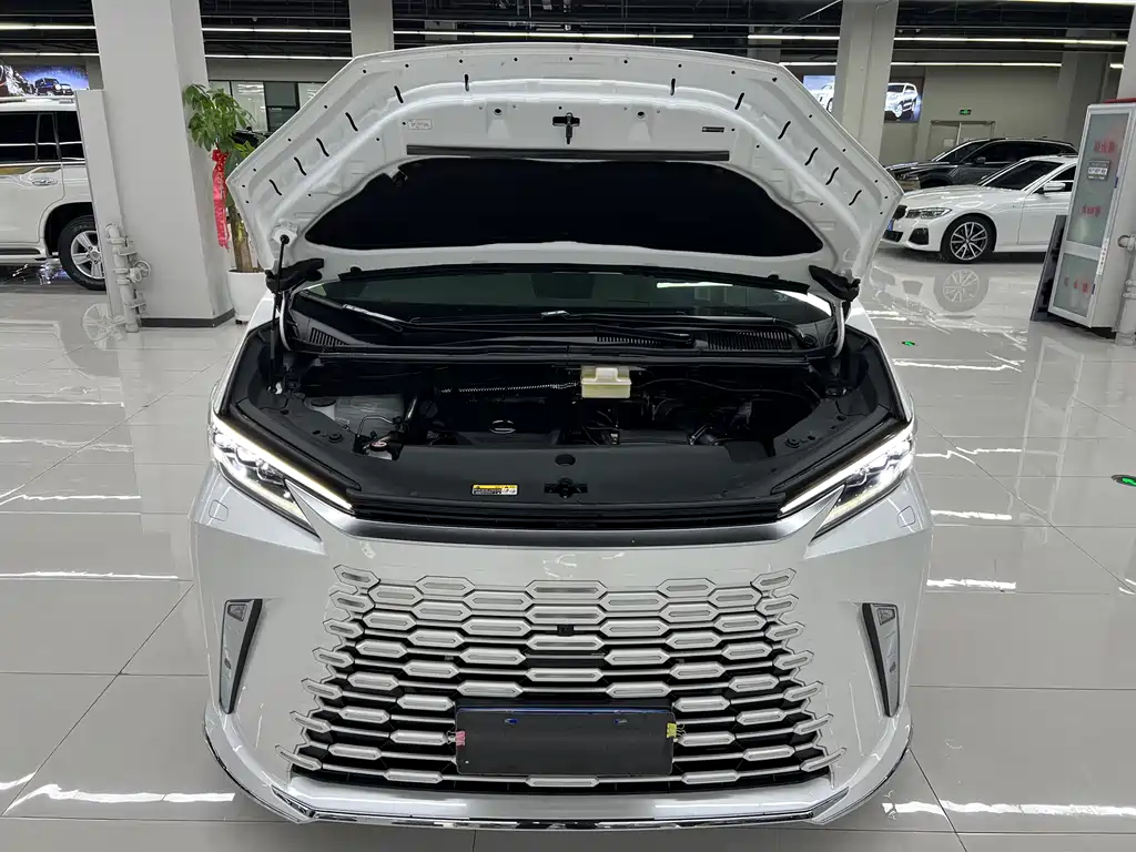 Lexus LM 2025 500h six-seater premium version купить на сайте DeffCars
